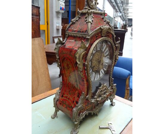 Orologio da tavolo Boulle in bronzo finemente cesellato prima metà 1900 Francia