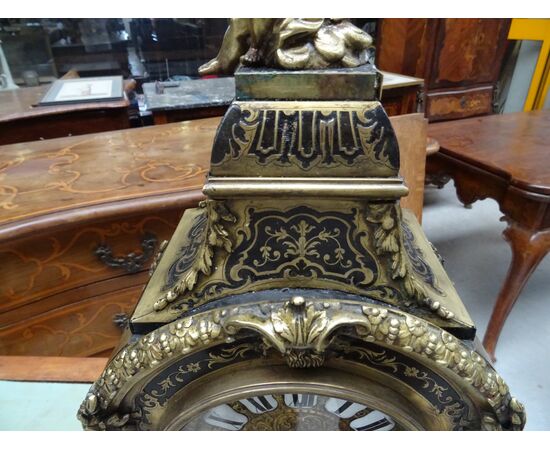 Orologio da tavolo Boulle in bronzo finemente cesellato 1874 Francia