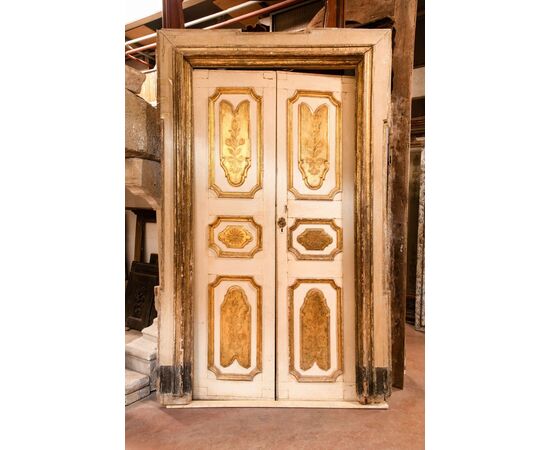 pts734 - n. 3 lacquered and gilded doors, Veneto origin, 18th century     
