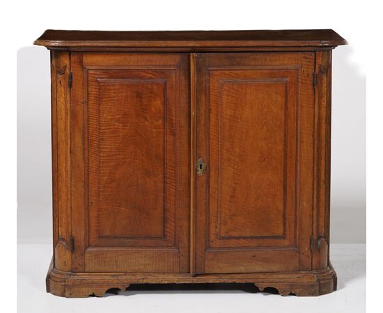 Credenza in bellissimo noce marezzato metà '700