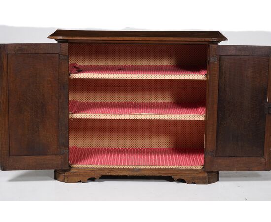 Credenza in bellissimo noce marezzato metà '700