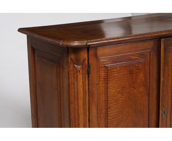Credenza in bellissimo noce marezzato metà '700