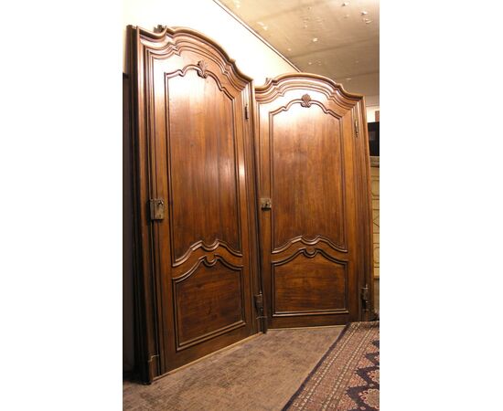 PTI291 - N. 2 porte barocche in pioppo, con telaio, epoca '600, luce cm L 115 x H 268