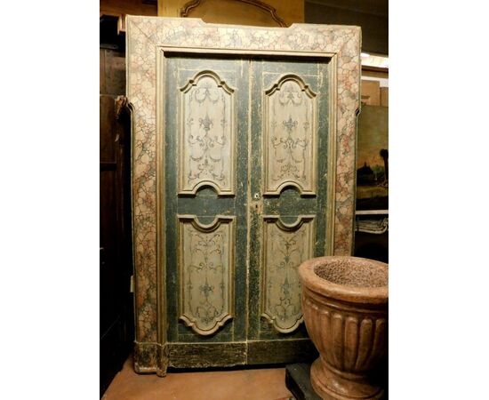 PTL470 - N. 2 porte a due battenti laccate, con telaio, epoca '700, luce cm L 115 x H 222