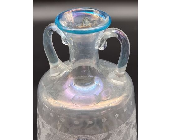 Vaso veneziano in vetro soffiato inciso e iridescente Murano, fine XIX – inizi XX sec.