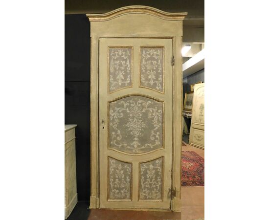 PTL464 - Porta laccata con pannelli dipinti, epoca '700, misure luce cm L 94 x H 222