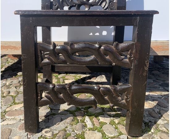 Coppia di sedie fratine in legno intagliato. Modena, XIX secolo.