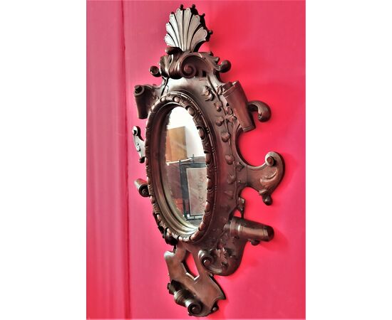Specchio in legno intagliato
