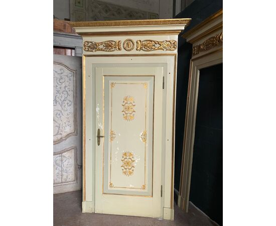 pts735 - n. 3 identical lacquered and gilded doors, meas. cm l 126 xh 255     