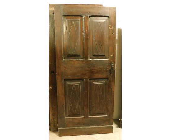 pti686 - porta in noce con pannelli losangati, epoca '700, provenienza Piemonte, misura cm l 87 x h 194