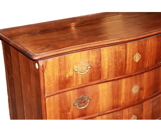 Comò veneto di fine 1700 in legno di noce stile Luigi XV