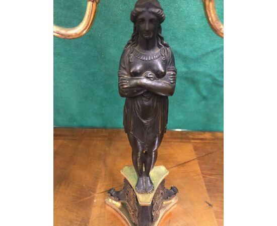 Coppia di candelabri in bronzo
