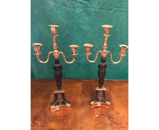 Coppia di candelabri in bronzo