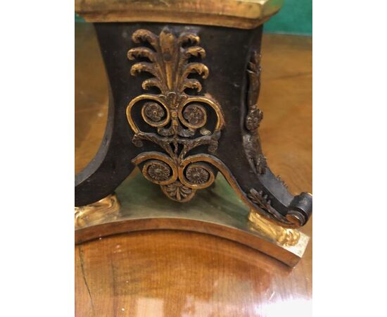 Coppia di candelabri in bronzo