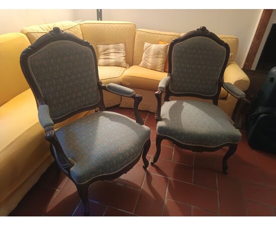 Coppia di poltrone in noce