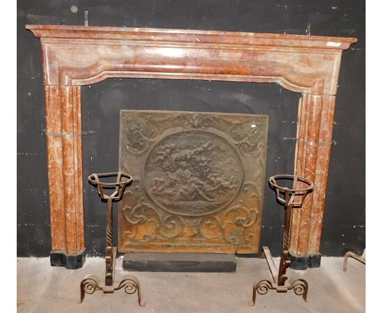chm678 - fireplace in red Verona marble, 17th century, measuring cm l 160 xh 126     