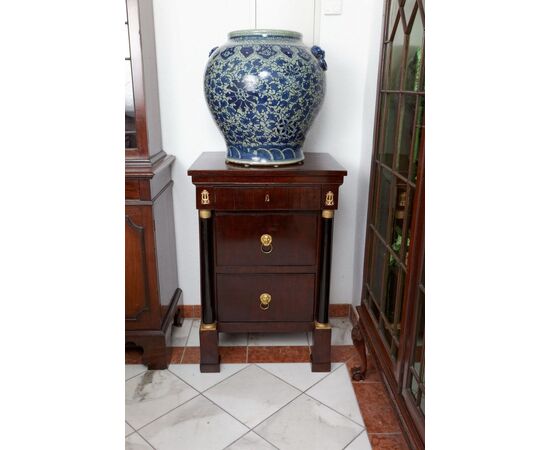 Coppia di commodini, epoca Empero