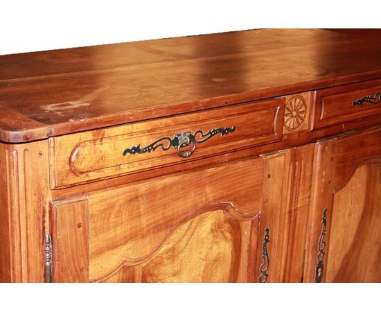 Credenza 2 porte francese in legno di noce stile Provenzale con motivo di intaglio XIX secolo