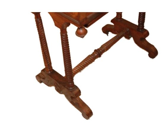 Tavolino da lavoro stile Carlo X del XIX secolo in legno di palissandro