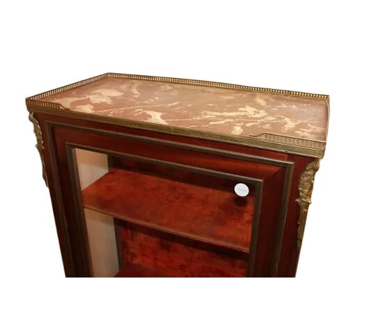 Vetrina ad 1 porta stile Transizione in legno di mogano con applicazioni in bronzo