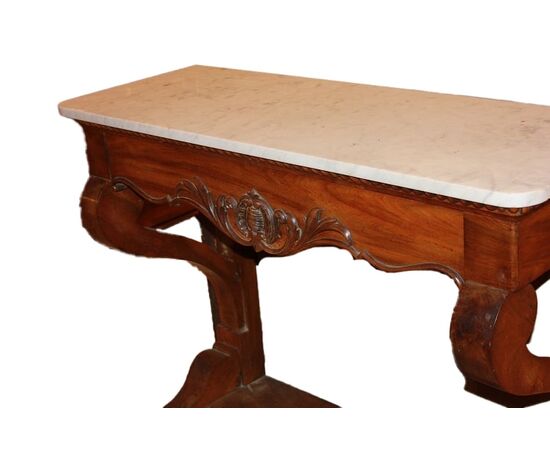 Consolle francese stile Luigi Filippo in legno di noce con piano in marmo cassetto e motivi di intaglio