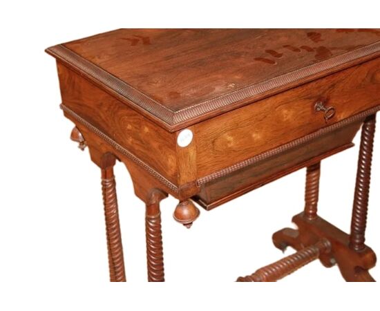 Tavolino da lavoro stile Carlo X del XIX secolo in legno di palissandro