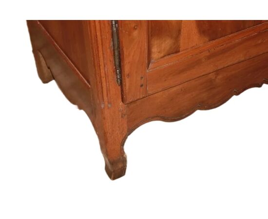 Credenza 2 porte francese in legno di noce stile Provenzale con motivo di intaglio XIX secolo
