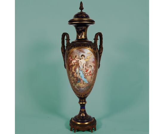French vase in the style of Sèvres, gilt bronze mount. Paintings signed Poitevin. Late 19th century