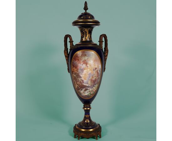 French vase in the style of Sèvres, gilt bronze mount. Paintings signed Poitevin. Late 19th century