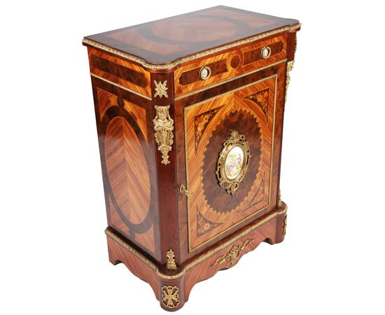 Credenza in legno in palissandro, intarsi in varie essenze, placche in porcellana e finiture in bronzo dorato, Francia, fine XIX secolo