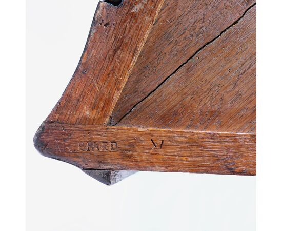 Angoliera con intarsi a motivi floreali in palissandro, legno di viola e legno di rosa, Mathieu Criard, Francia, XVIII secolo