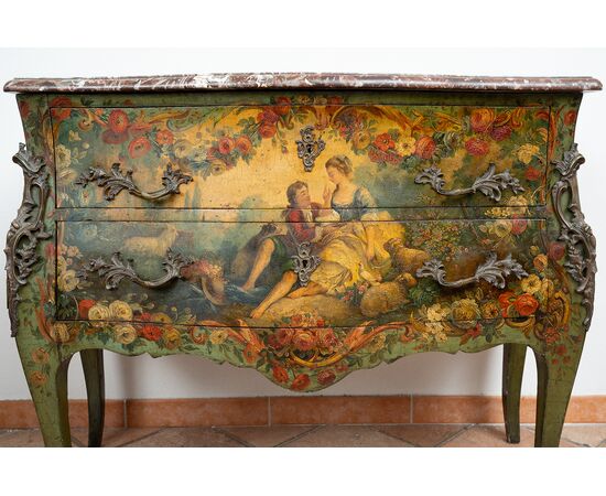 Cassettone antico Napoleone III Francese in legno laccato e dipinto con piano in marmo rosso Francia. Periodo XIX secolo.