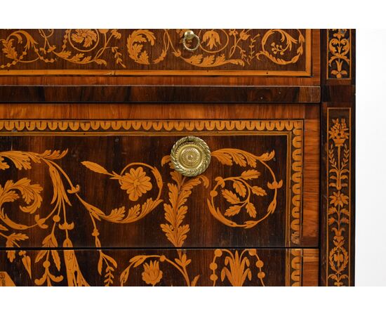 Cassettone neoclassico finemente intarsiato, Genova fine XVIII secolo