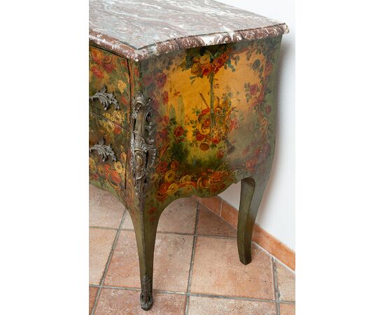 Cassettone antico Napoleone III Francese in legno laccato e dipinto con piano in marmo rosso Francia. Periodo XIX secolo.