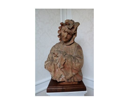Busto, "Dama con cuffia"