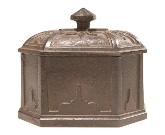 Antique cast iron tobacco box. - O/1988