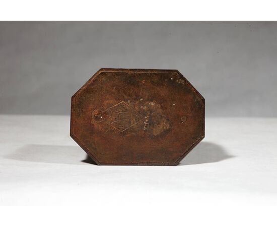 Antique cast iron tobacco box. - O/1988