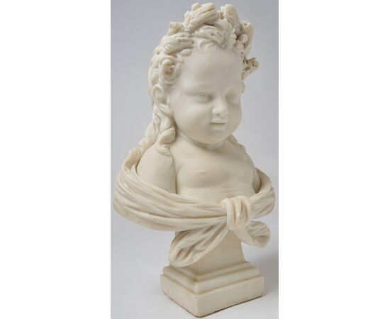 Statua bambina sorridente con fiori nei capelli, marmo bianco - O/7552