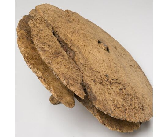 Antique well pulley from the desert - O/6219
