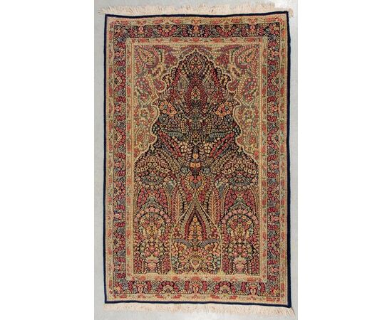 KIRMAN Ravar prayer rug (No. 148)