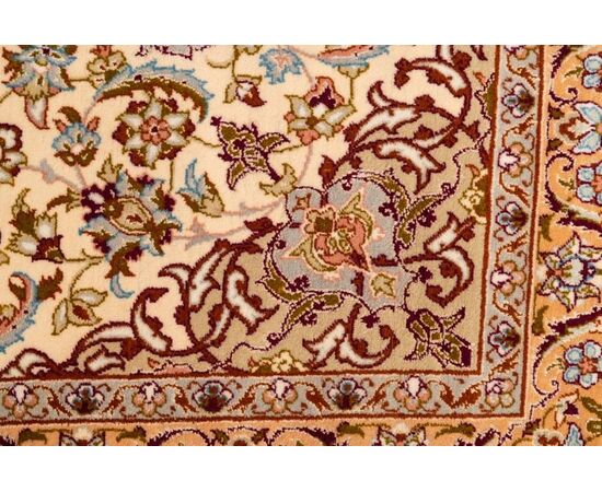Small ISFAHAN carpet with silk warp - no. 1386