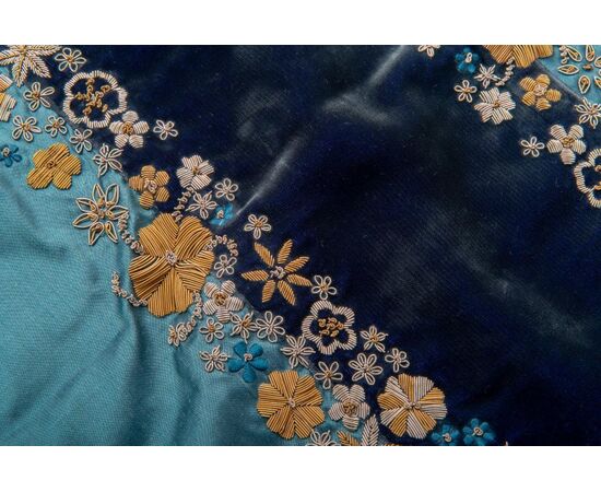 Pair of embroidery in cannetille on velvet and silk - B/1828