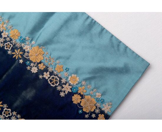 Pair of embroidery in cannetille on velvet and silk - B/1828