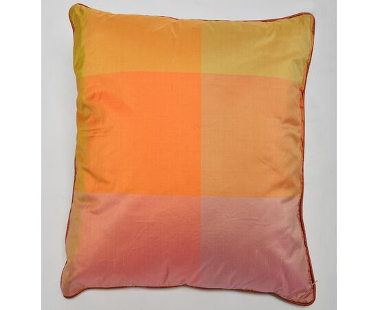 Silk cushion with beautiful embroidery - B/2426