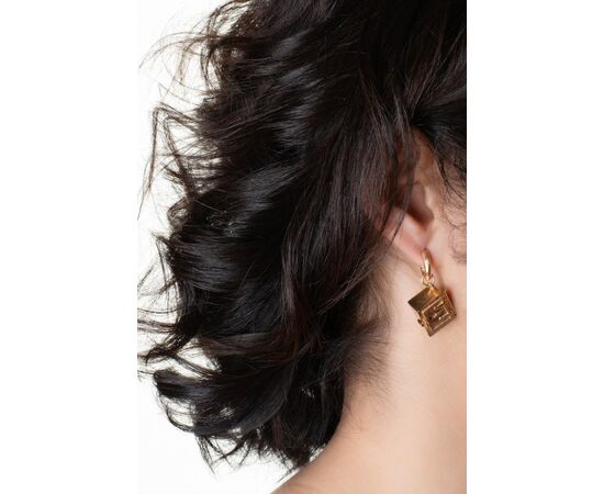 Pair of particular gold pendant earrings - G/410