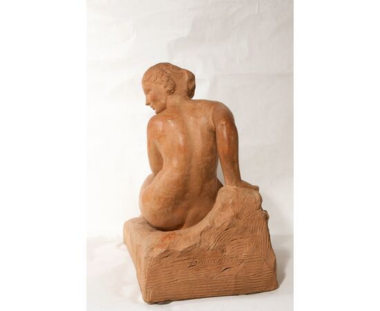 Elegante "nudo" femminile in terracotta firmato Bouraine - O/5238