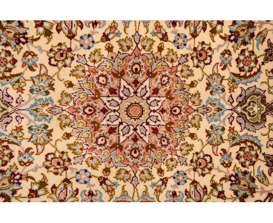Small ISFAHAN carpet with silk warp - no. 1386