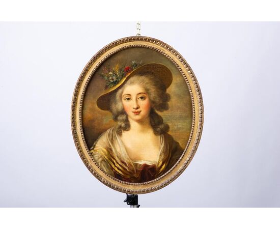 Oval painting with female portrait - O/5300 -