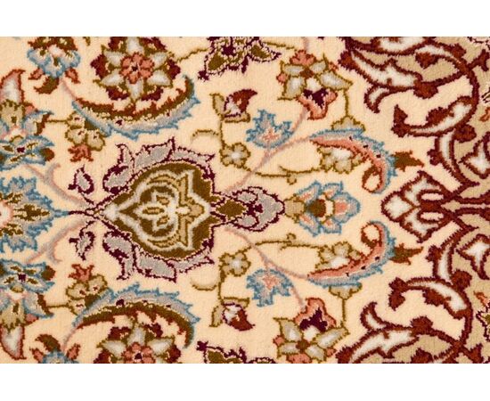Small ISFAHAN carpet with silk warp - no. 1386