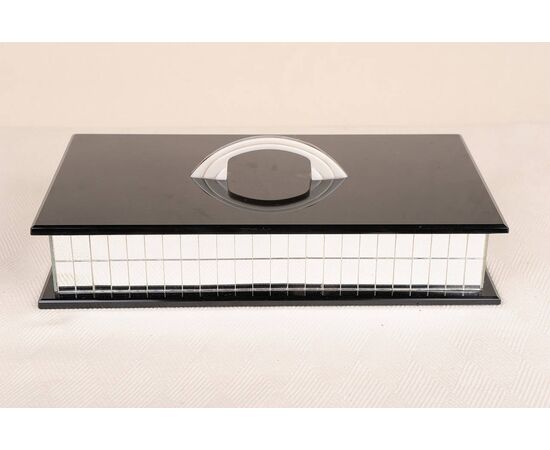Elegant mirror and black Bakelite box - O/1607